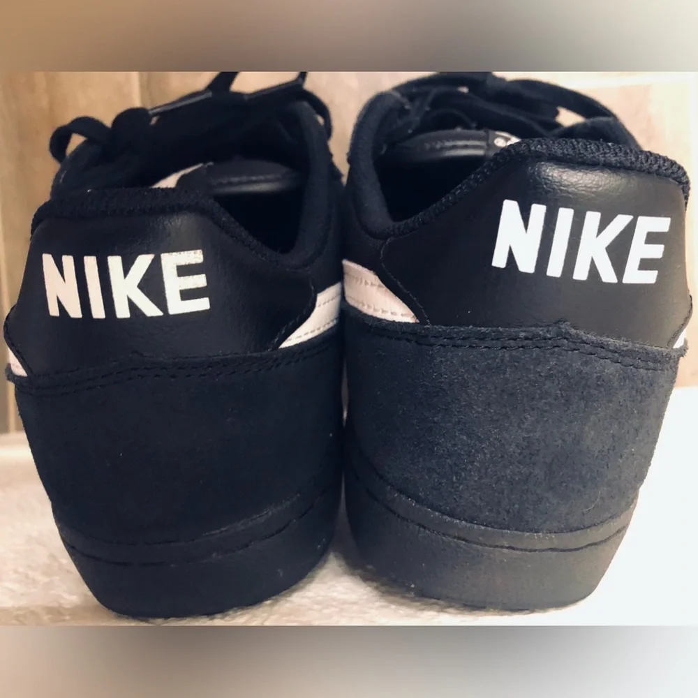 Nike Men’s Black Low-Top Sneakers with White Swoosh Field General 82 Size 12